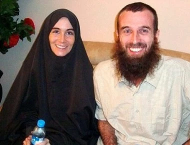 Συγκλονιστική μαρτυρία δημοσιογράφου – Τη βίαζαν 15 μήνες μπροστά στον συντρόφό της (βίντεο)